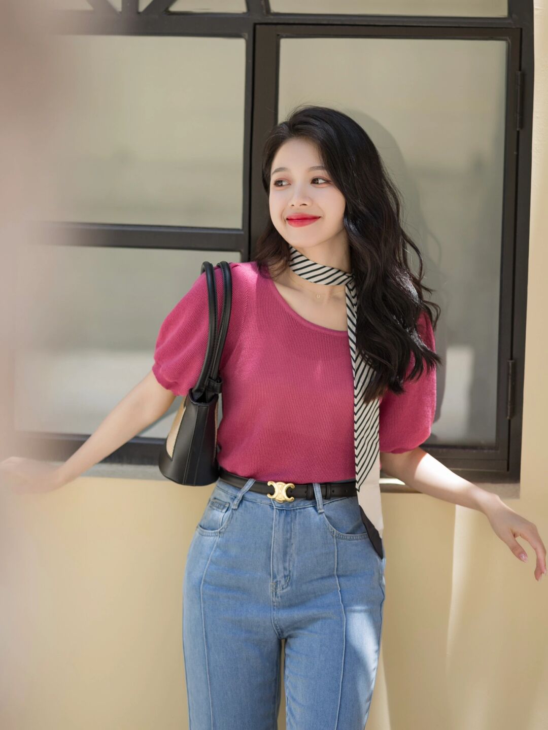 最近火了一种穿法,叫“短袖+牛仔裤”,高级时髦,少女感爆棚!