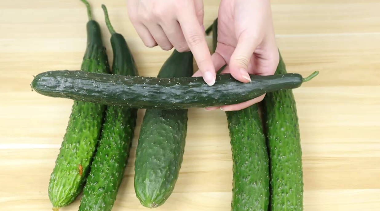 激素黄瓜怎么辨别?老菜农:只需看准这5点,以后别再买错了