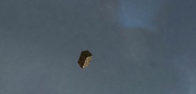 美军飞行员在飞行途中拍到UFO,形状怪异没有动力系统,它到底是什么?