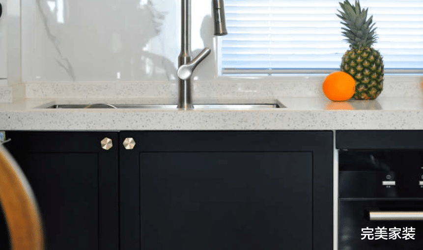 要求严格的业主,连厨房调味瓶都朝一个方向,这个家太适合处女座