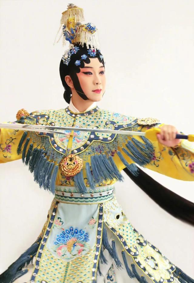 李玉刚|44岁李玉刚参加亲友婚礼,痛哭流涕