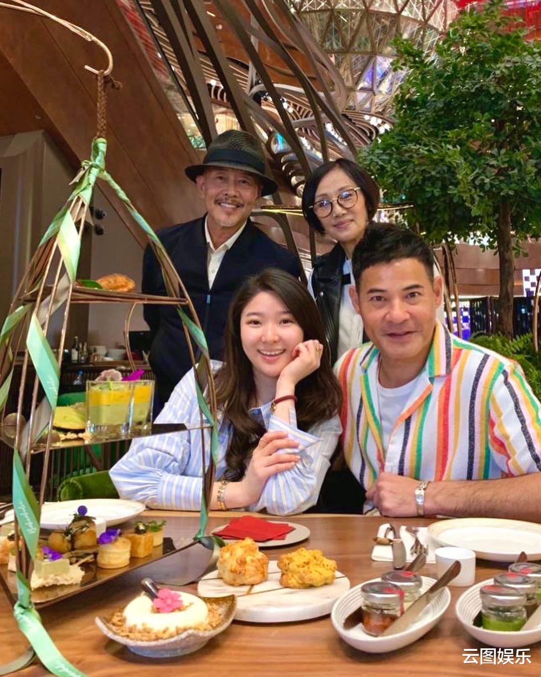 许绍雄|许绍雄一家移民新加坡,久违回国宣布卖蛋糕,众星现身支持太热闹