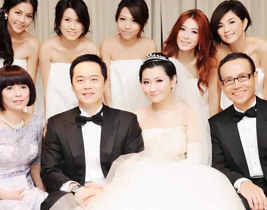 Selina|Selina携男友看演唱会，露灿烂笑容幸福满溢，男方穿着朴素接地气