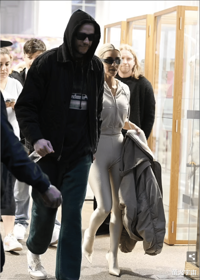 金·卡戴珊|24岁钱尼公开表白坎耶，我爱你，粉碎分手传言；卡戴珊爱情奇妙