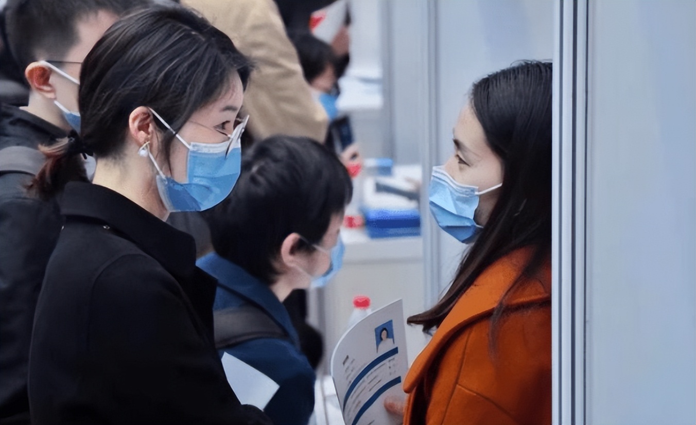 hr|“证明你奶是亲奶”,女生奶奶病危请假探望,HR的要求却很过分