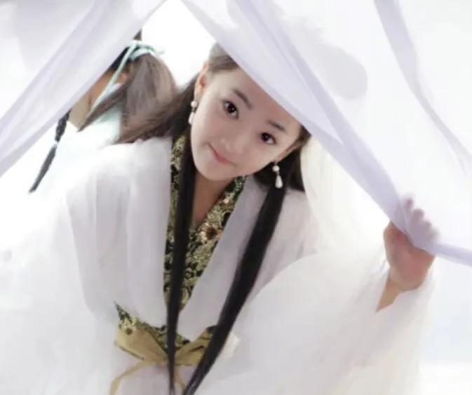 小戏骨红楼梦|红楼白蛇小戏骨今昔对比:小宝钗尴尬小熙凤美飒,小素贞脸更尖了