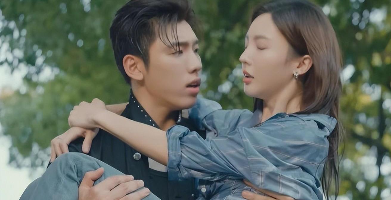 TOKIO|金晨的窘境,折射出娱乐圈“畸形”的审美