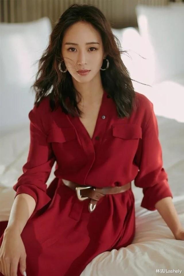 金针菇 女明星的高颜值离不开卷发，杨幂的木马卷，张钧甯的水波卷美到撩人