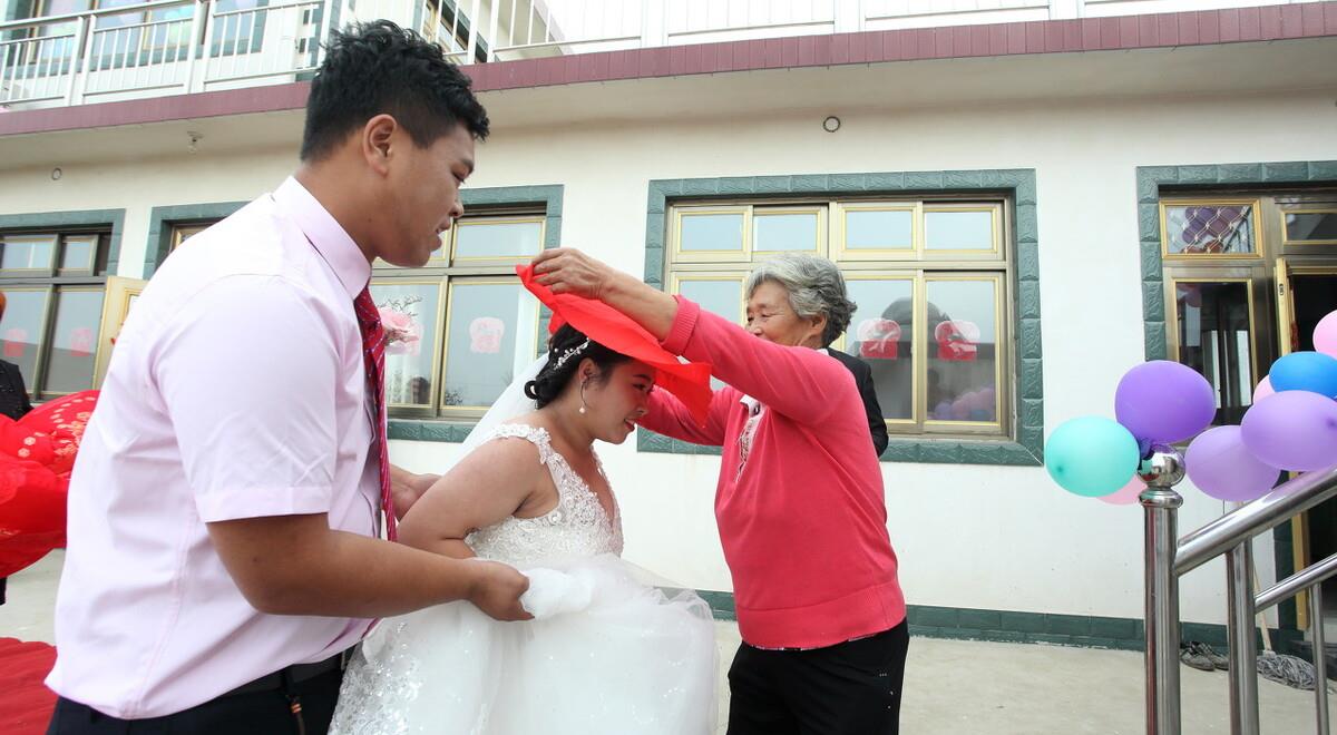 46岁大姐再婚29岁男人5个月,大姐:年纪大了,爬不动山了