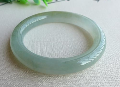 翡翠|市场上最受欢迎的十种翡翠挂件,观音只排第二,第一竟是它!