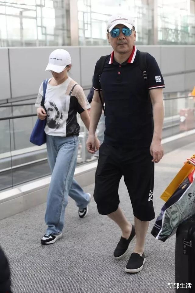 明星素颜|路人拍到的蒋勤勤，素颜蜡黄并不出众，但明星就是会包装变漂亮