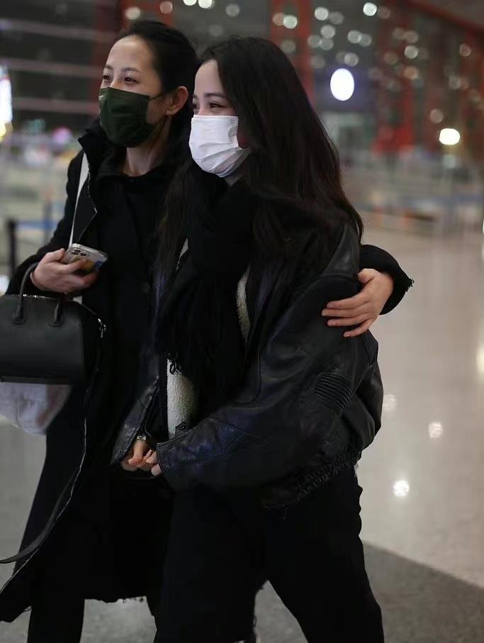 明星|遇偷拍狂、被私生饭扑倒、强吻，这些女明星也难逃魔爪