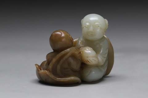 和田玉籽料|回流 舊藏和田玉籽料“持荷双喜童子”