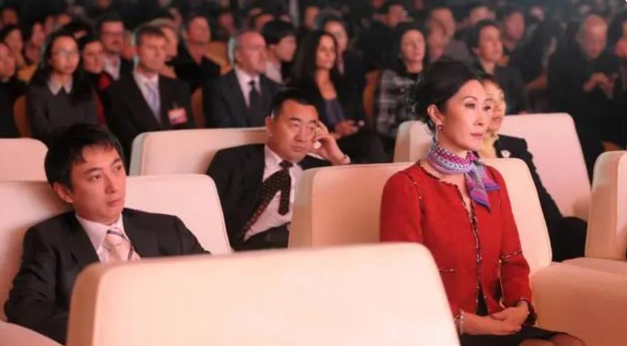 王健林|王健林的妻子，曾拿出2000亿救万达，1亿救王思聪，实力真强