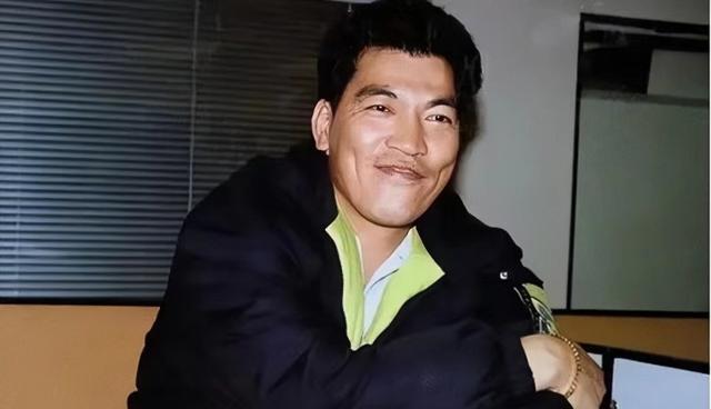 成奎安|成奎安去世后，大儿子独吞遗产，小儿子无钱上学，如今怎样了？