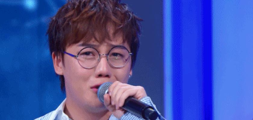 刘维|刘维仅半年失双亲成孤儿，剩同父异母弟弟相伴，晒父子合影悼念