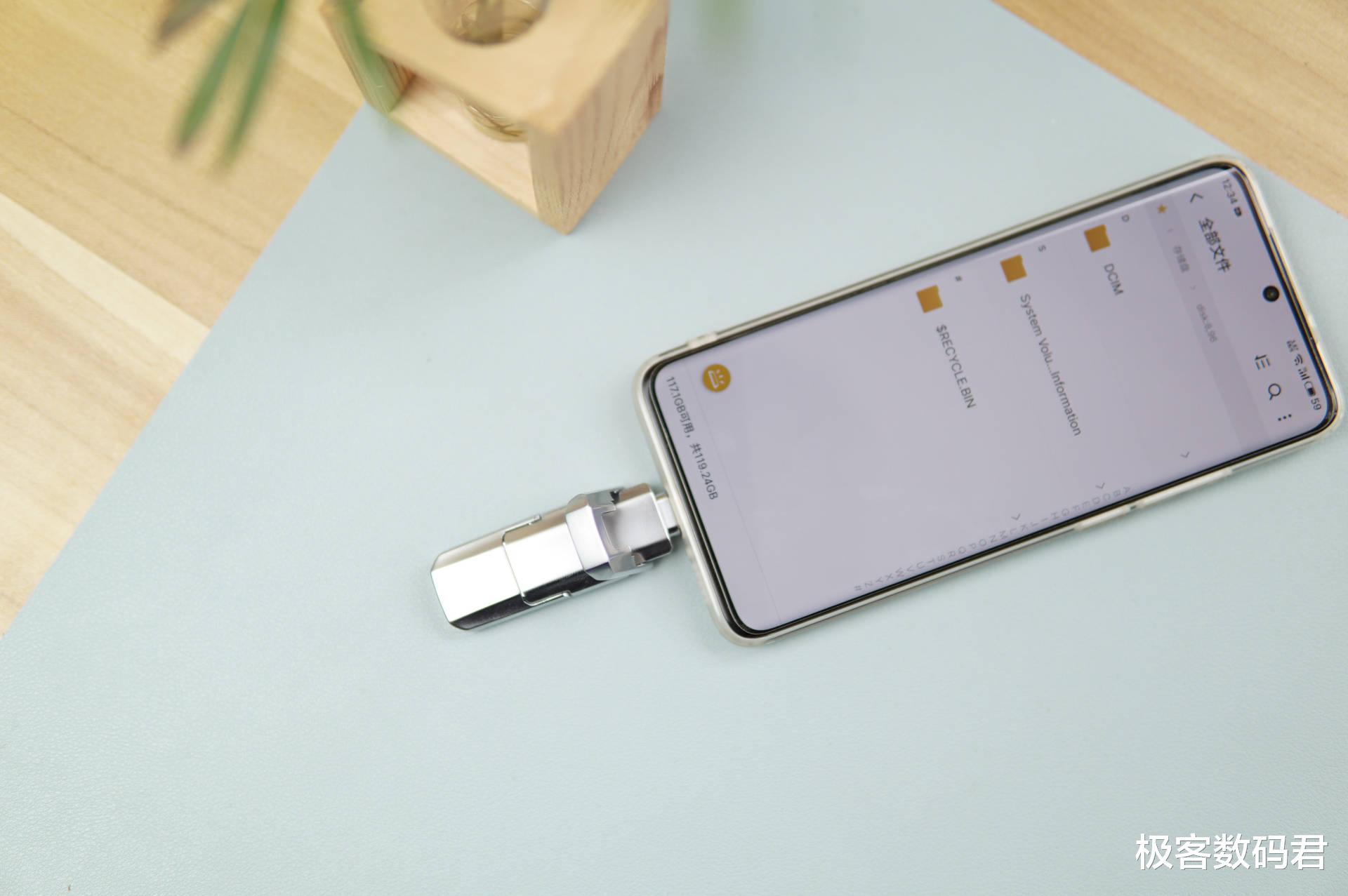 ssd|传统U盘即将被淘汰？同样大小，性能直接翻3~4倍！