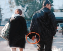 伊能静|伊能静：有过一段失败婚姻，47岁为爱冒险生女，今被小丈夫宠成宝