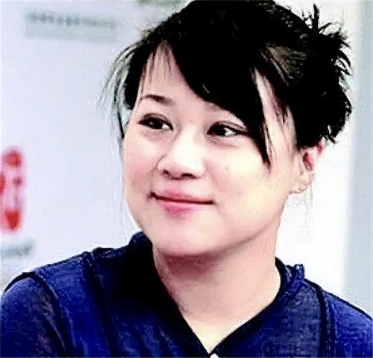 李萱|高秀敏女儿李萱近况：母亲去世继承丰厚财产，今谈及母亲哽咽落泪