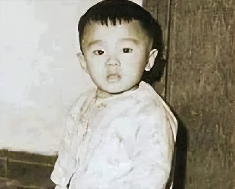 阿杜|4岁目睹父亲出轨,被抛弃40年,周星驰用500万选择和解