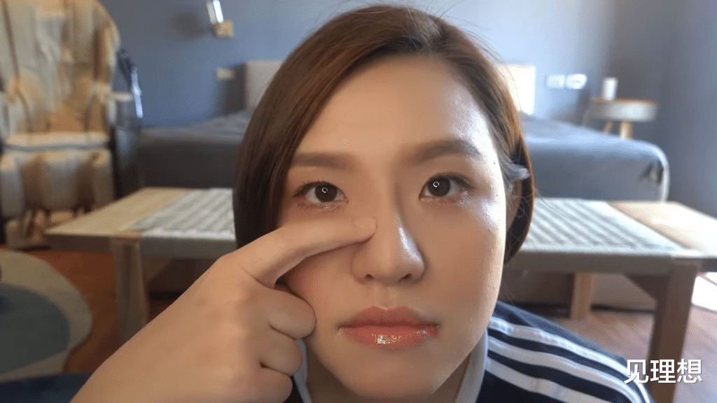 整容|32岁女星承认整容,如今出现后遗症,假体变形鼻梁倾斜!