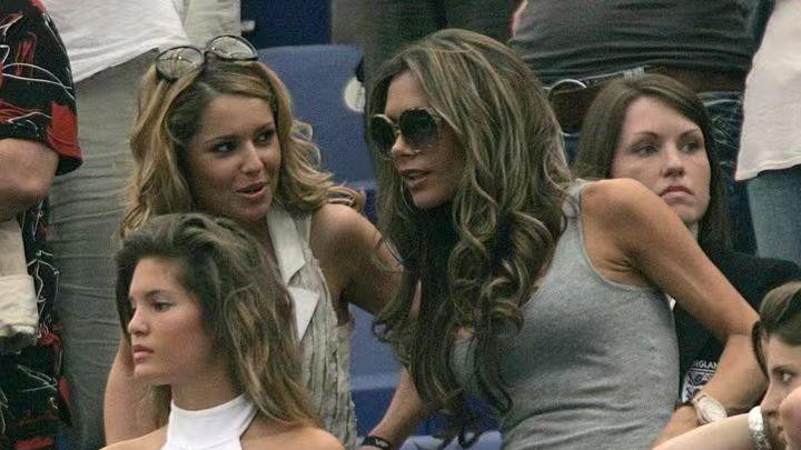 维多利亚·贝克汉姆|世界杯太太团还得看贝嫂！06年穿辣妹装翘腿，气场超强大！