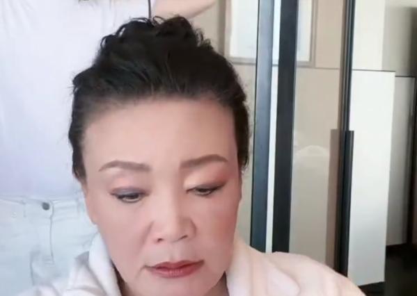 张兰|张兰点赞嘲讽向太评论，6000一晚的宝格丽，破例给张兰提供早餐