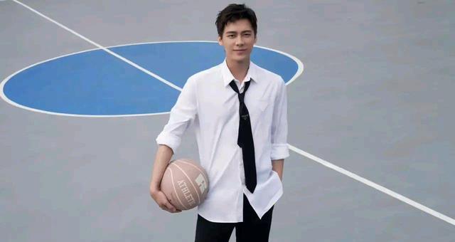 李易峰|黄海波翻车后以开表演班为生,那么李易峰今后会干嘛呢