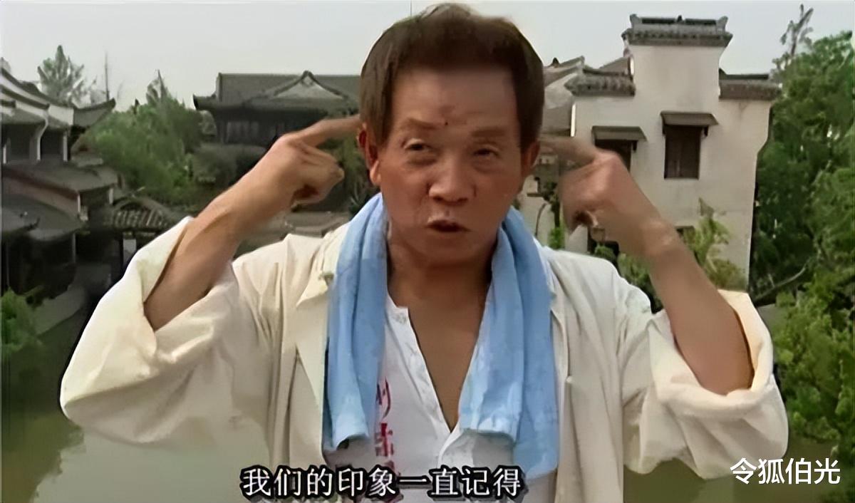 李小龙|同样是世界功夫巨星，把李小龙和成龙一对比，差别就出来了