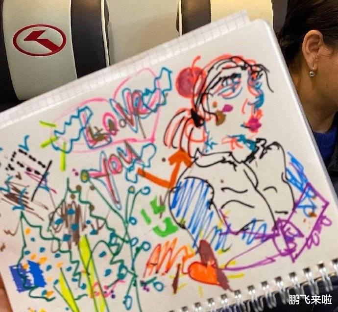 焉栩嘉|张子枫画过的一张画被曝像焉栩嘉，画上配文“loveyou”