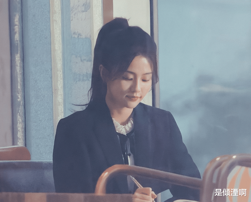 以爱为营 白鹿《以爱为营》逛街路透好温柔!高马尾很少女,王鹤棣像韩漫!