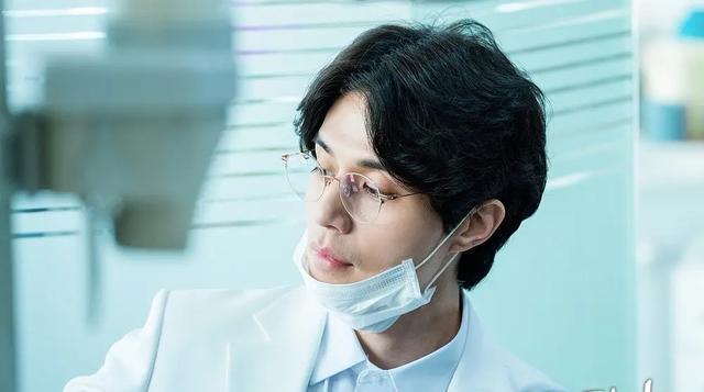 街拍|40岁逆生长，和国民初恋秀智谈过恋爱的李栋旭，最配cp到底是谁？