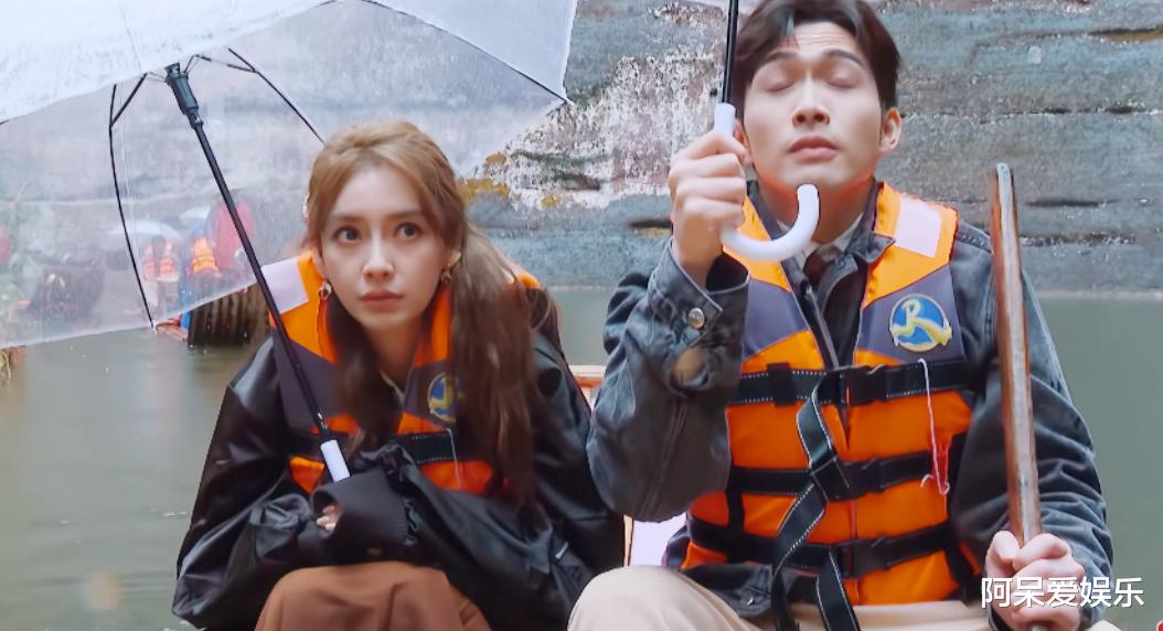 张彬彬|杨颖的“胜负欲”，张彬彬的“蠢萌”，让《奔跑吧》收官战封神了