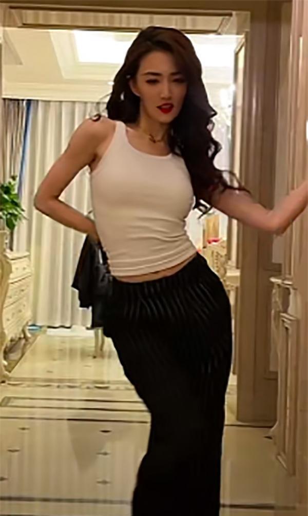 徐璐|徐璐在家中跳舞,穿“老汉背心”引起热议,被质疑秀身材博眼球