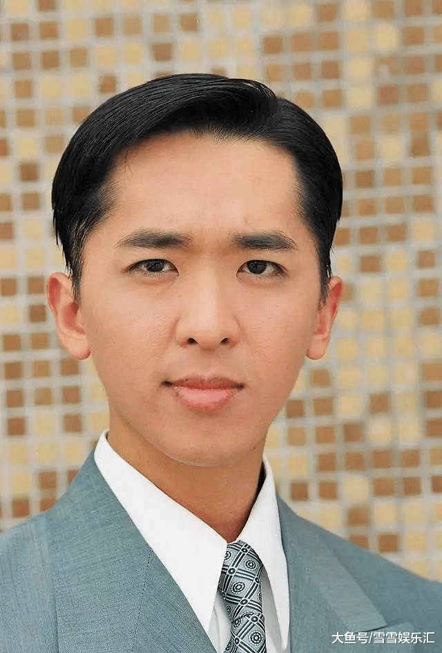 邓兆尊|香港豪门后宫:三女服侍一夫,用群聊定时间,至今不婚不育!