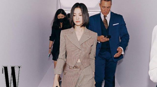 宋慧乔|宋慧乔身穿浅色系轻纱套装大秀曼妙身材！美得不可方物