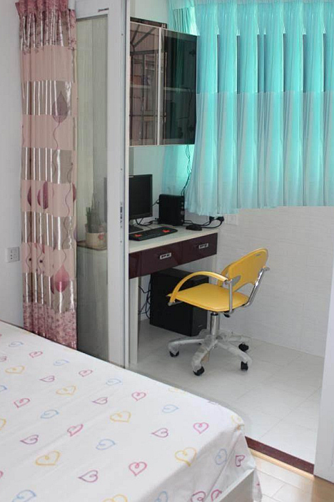 参观闺蜜的香港40平蜗居，厨房巴掌大，客厅打吊柜，替她感到憋屈