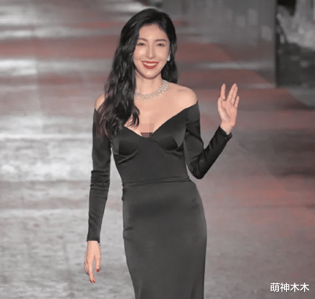 戏剧|金钟戏剧红毯造型：46岁林心如锁骨抢镜，杨谨华大秀好身材