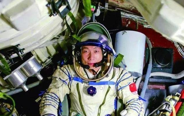 女航天员回地球后禁止生育?太空环境对人的影响,真有这么大吗?
