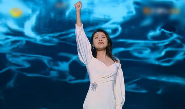 吉萨|《春天花会开》第二期，吉萨莎玛成功坐上绽放席，郭沁却遭一轮游