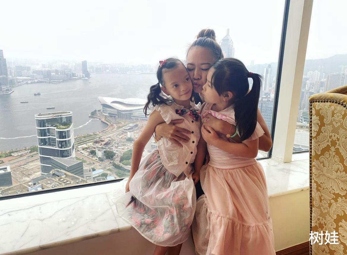 钟丽淇|钟丽淇公开父亲离世，心情沉重称仍不能接受，兄长母亲已先后病逝