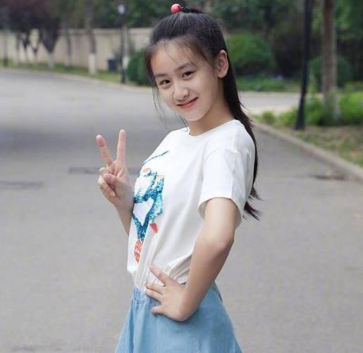 爸爸去哪儿|《爸爸去哪儿》10年了，这10位女娃变化大，有人颜值逆袭越长越美