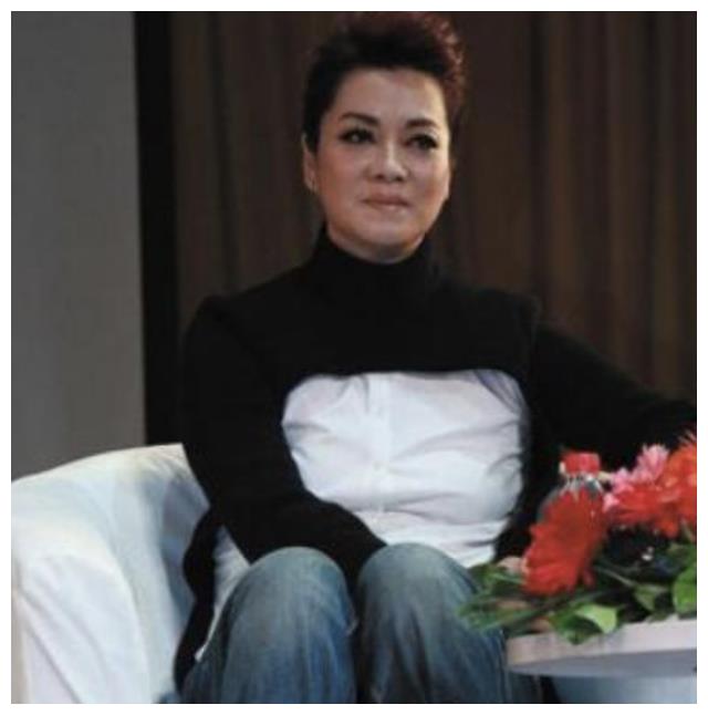 毛阿敏|毛阿敏:39岁嫁解直锟,婚后连生2胎,老公离世留下260亿无法接管