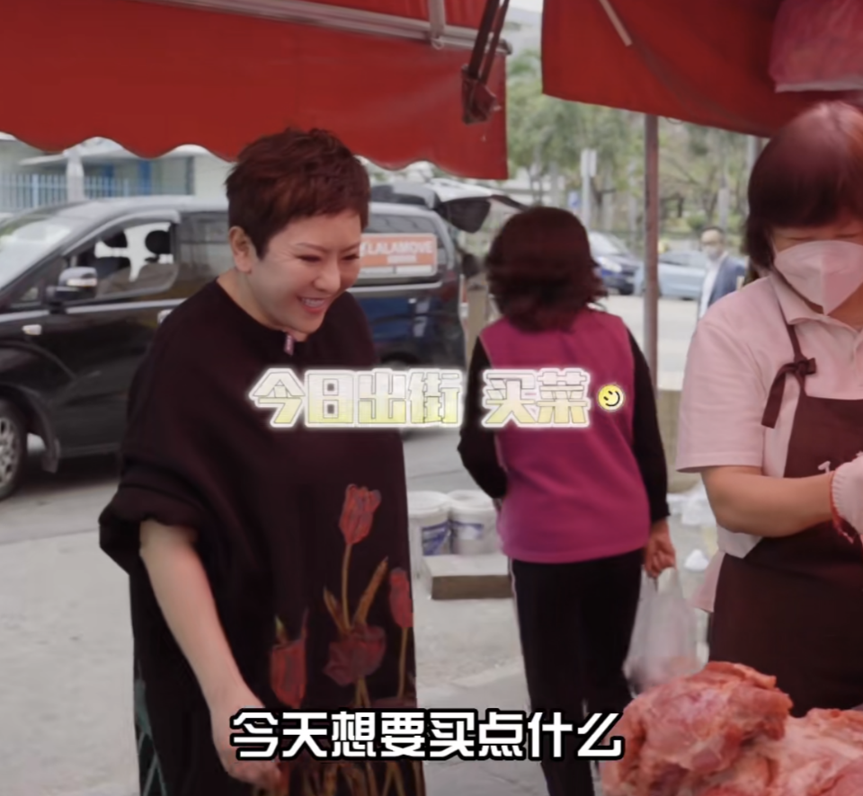 向太|向太暂停直播带货，带保镖去菜市场买菜引热议，还巧遇好友邵美琪