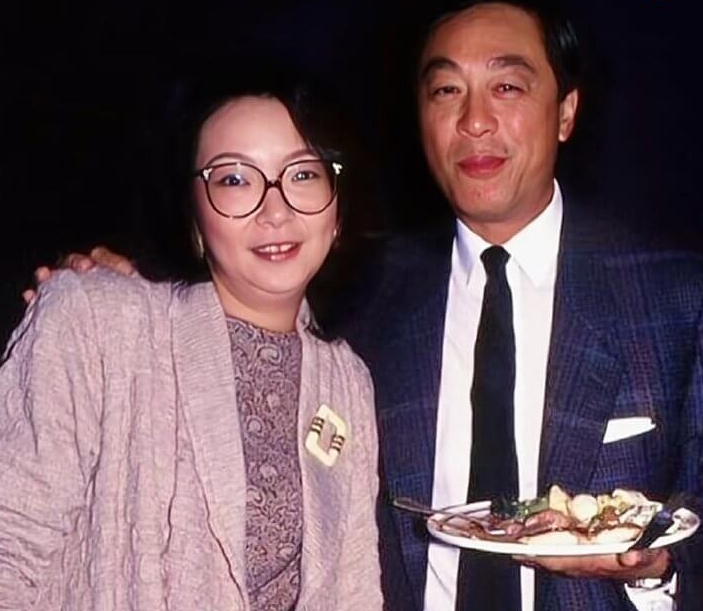 曾江|两任妻子出席曾江葬礼，长子未现身送花圈悼念，女儿悲痛发声