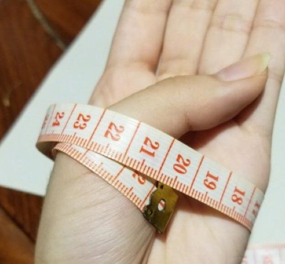 翡翠手镯|圈口是影响翡翠手镯价格的因素之1!小圈口的翠友们有福了