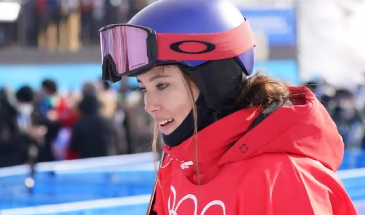 谷爱凌|谷爱凌回应头盔外留两缕头发的原因,真相令人大呼可爱