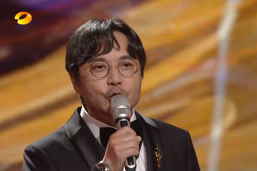 朱迅|金鹰奖开幕，两位主持人大变样，朱迅整容过度，汪涵苍老又邋遢