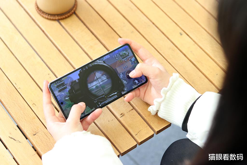 年轻用户更重视游戏体验 智能手机赛道有望进一步细分