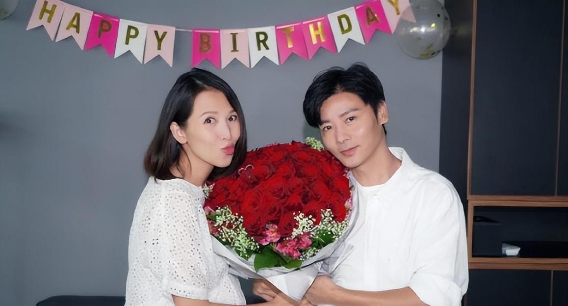 张敏 23岁张敏遇上24岁周慧敏,这10位女星的20几岁,美得不可一世